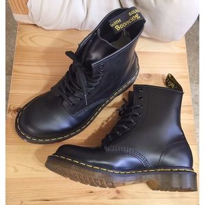 Dr. Martens Women’s 1460 Classic Boot